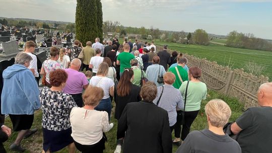 Gm. Wierzbica. Droga Krzyżowa i Liturgia Męki Pańskiej w parafii w Olchowcu [GALERIA ZDJĘĆ]