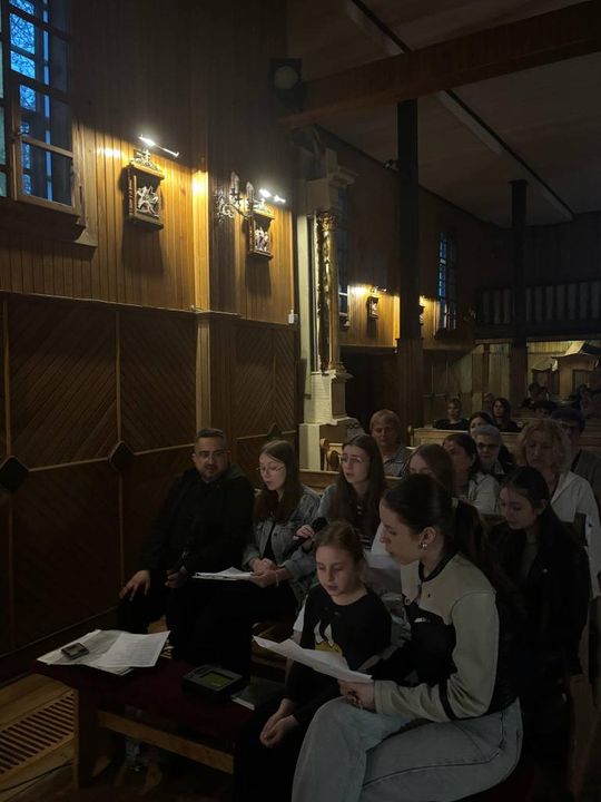 Gm. Wierzbica. Droga Krzyżowa i Liturgia Męki Pańskiej w parafii w Olchowcu [GALERIA ZDJĘĆ]