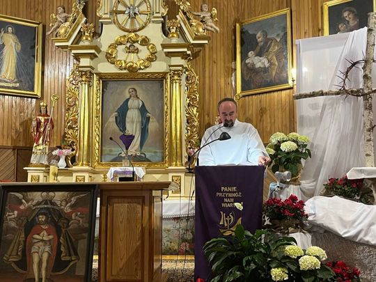 Gm. Wierzbica. Droga Krzyżowa i Liturgia Męki Pańskiej w parafii w Olchowcu [GALERIA ZDJĘĆ]