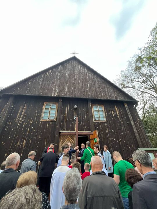 Gm. Wierzbica. Droga Krzyżowa i Liturgia Męki Pańskiej w parafii w Olchowcu [GALERIA ZDJĘĆ]