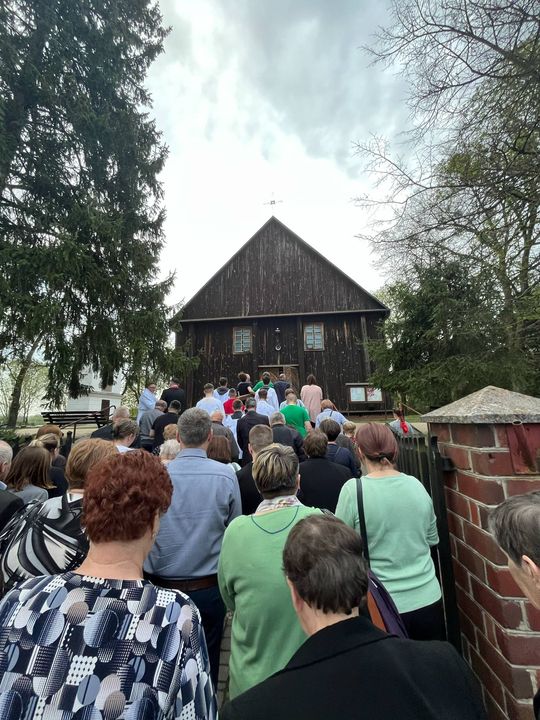 Gm. Wierzbica. Droga Krzyżowa i Liturgia Męki Pańskiej w parafii w Olchowcu [GALERIA ZDJĘĆ]