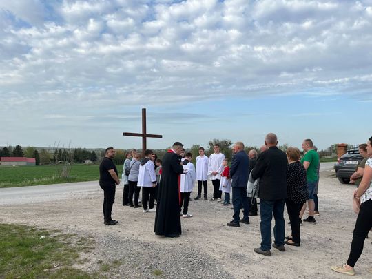 Gm. Wierzbica. Droga Krzyżowa i Liturgia Męki Pańskiej w parafii w Olchowcu [GALERIA ZDJĘĆ]