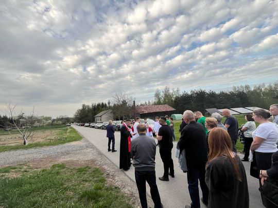 Gm. Wierzbica. Droga Krzyżowa i Liturgia Męki Pańskiej w parafii w Olchowcu [GALERIA ZDJĘĆ]