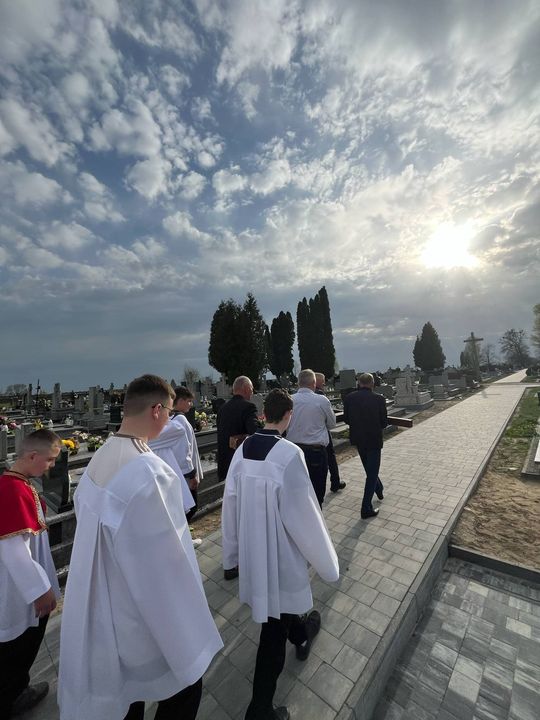 Gm. Wierzbica. Droga Krzyżowa i Liturgia Męki Pańskiej w parafii w Olchowcu [GALERIA ZDJĘĆ]