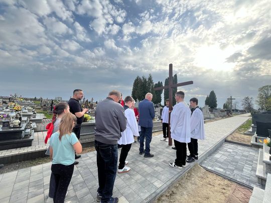 Gm. Wierzbica. Droga Krzyżowa i Liturgia Męki Pańskiej w parafii w Olchowcu [GALERIA ZDJĘĆ]