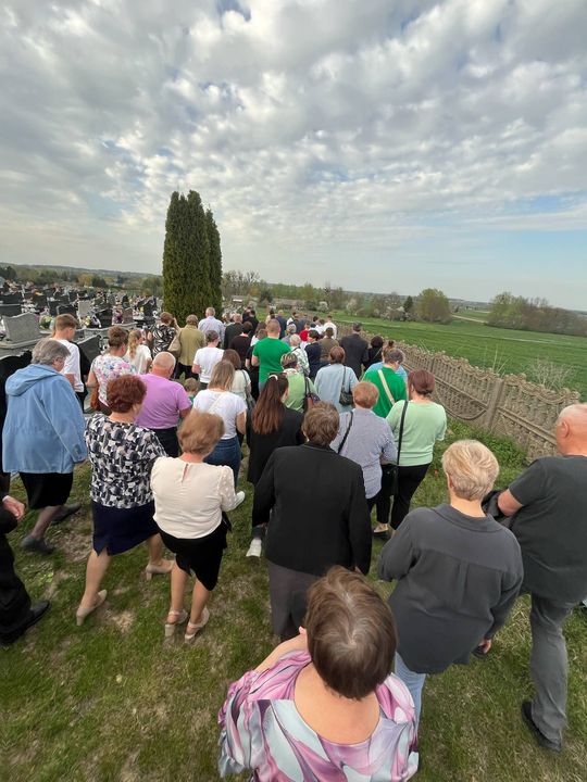 Gm. Wierzbica. Droga Krzyżowa i Liturgia Męki Pańskiej w parafii w Olchowcu [GALERIA ZDJĘĆ]
