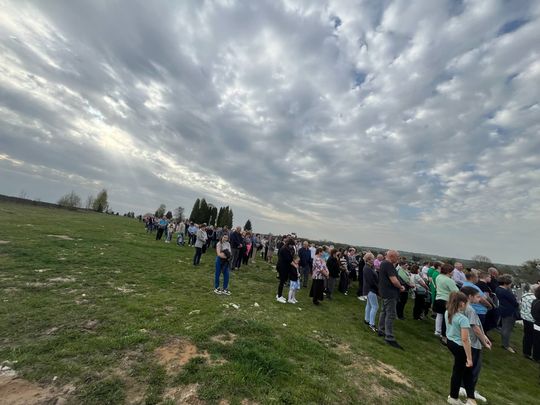 Gm. Wierzbica. Droga Krzyżowa i Liturgia Męki Pańskiej w parafii w Olchowcu [GALERIA ZDJĘĆ]