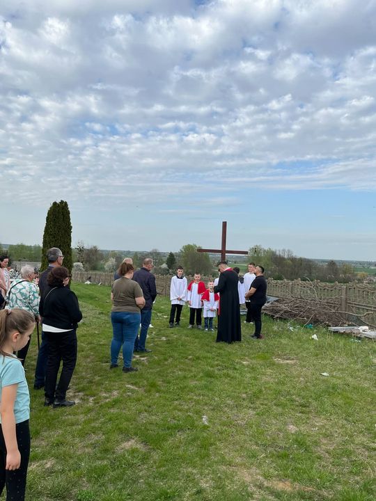 Gm. Wierzbica. Droga Krzyżowa i Liturgia Męki Pańskiej w parafii w Olchowcu [GALERIA ZDJĘĆ]