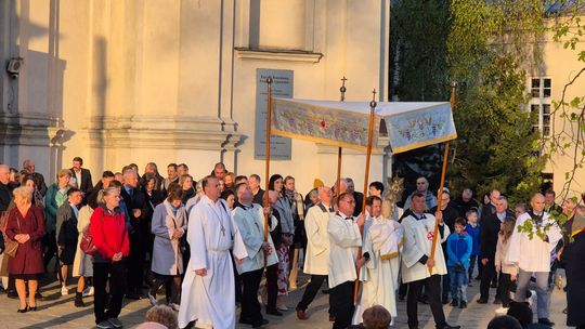 Procesja rezurekcyjna w Parafii pw. Rozesłania Świętych Apostołów w Chełmie [GALERIA ZDJĘĆ]