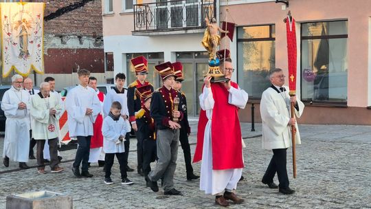 Procesja rezurekcyjna w Parafii pw. Rozesłania Świętych Apostołów w Chełmie [GALERIA ZDJĘĆ]