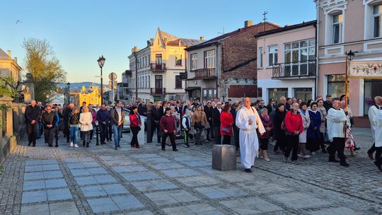 Procesja rezurekcyjna w Parafii pw. Rozesłania Świętych Apostołów w Chełmie [GALERIA ZDJĘĆ]