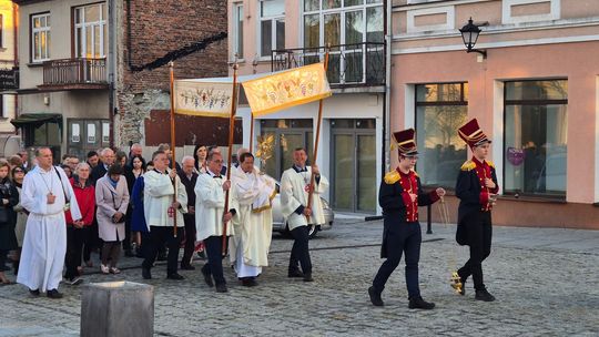 Procesja rezurekcyjna w Parafii pw. Rozesłania Świętych Apostołów w Chełmie [GALERIA ZDJĘĆ]