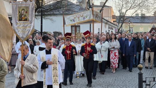 Procesja rezurekcyjna w Parafii pw. Rozesłania Świętych Apostołów w Chełmie [GALERIA ZDJĘĆ]