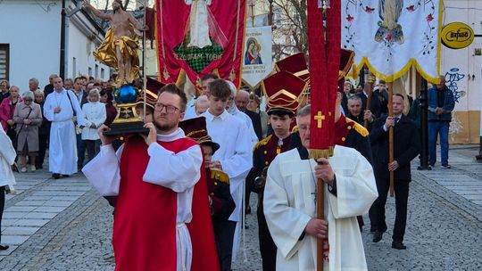 Procesja rezurekcyjna w Parafii pw. Rozesłania Świętych Apostołów w Chełmie [GALERIA ZDJĘĆ]