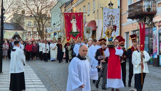 Procesja rezurekcyjna w Parafii pw. Rozesłania Świętych Apostołów w Chełmie [GALERIA ZDJĘĆ]