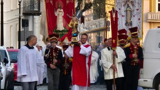 Procesja rezurekcyjna w Parafii pw. Rozesłania Świętych Apostołów w Chełmie [GALERIA ZDJĘĆ]