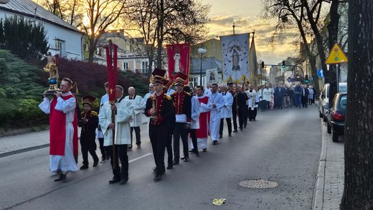 Procesja rezurekcyjna w Parafii pw. Rozesłania Świętych Apostołów w Chełmie [GALERIA ZDJĘĆ]