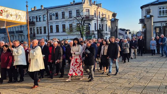 Procesja rezurekcyjna w Parafii pw. Rozesłania Świętych Apostołów w Chełmie [GALERIA ZDJĘĆ]