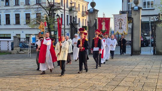 Procesja rezurekcyjna w Parafii pw. Rozesłania Świętych Apostołów w Chełmie [GALERIA ZDJĘĆ]