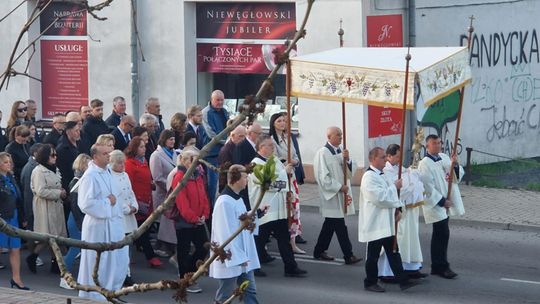 Procesja rezurekcyjna w Parafii pw. Rozesłania Świętych Apostołów w Chełmie [GALERIA ZDJĘĆ]