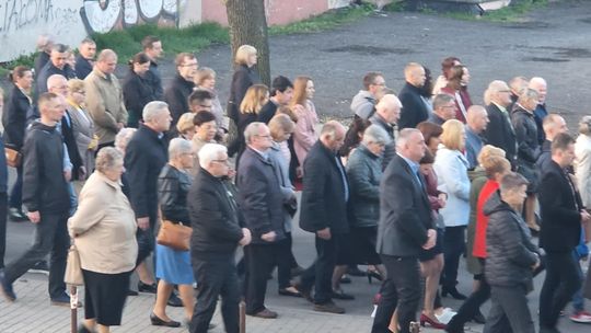 Procesja rezurekcyjna w Parafii pw. Rozesłania Świętych Apostołów w Chełmie [GALERIA ZDJĘĆ]