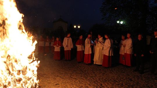 Wigilia Paschalna i procesja w Sanktuarium Matki Bożej Chełmskiej [GALERIA ZDJĘĆ]