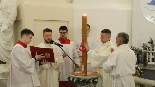 Wigilia Paschalna i procesja w Sanktuarium Matki Bożej Chełmskiej [GALERIA ZDJĘĆ]