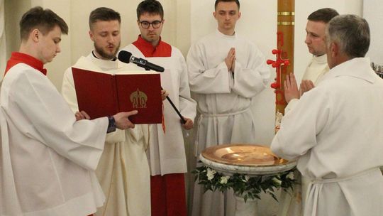 Wigilia Paschalna i procesja w Sanktuarium Matki Bożej Chełmskiej [GALERIA ZDJĘĆ]