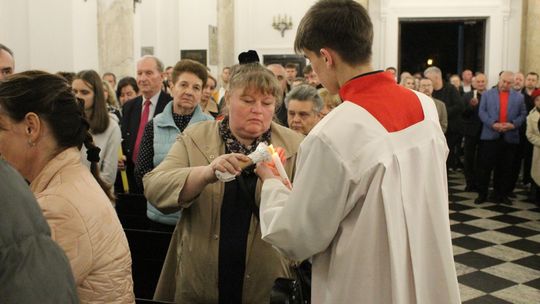 Wigilia Paschalna i procesja w Sanktuarium Matki Bożej Chełmskiej [GALERIA ZDJĘĆ]