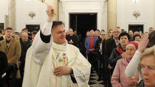 Wigilia Paschalna i procesja w Sanktuarium Matki Bożej Chełmskiej [GALERIA ZDJĘĆ]