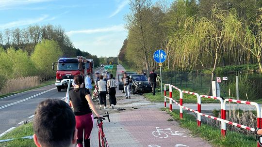 Zdarzenie na trasie Okuninka–Włodawa. Kierowca uderzył w latarnię i wypadł z drogi [ZDJĘCIA]