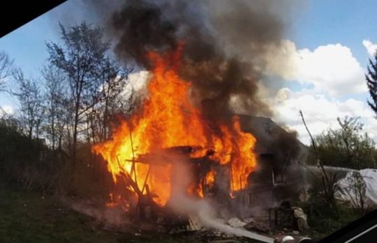 Gm. Kraśniczyn. Pożar domu w Zastawiu. 59-letni mężczyzna trafił do szpitala [ZDJĘCIA]