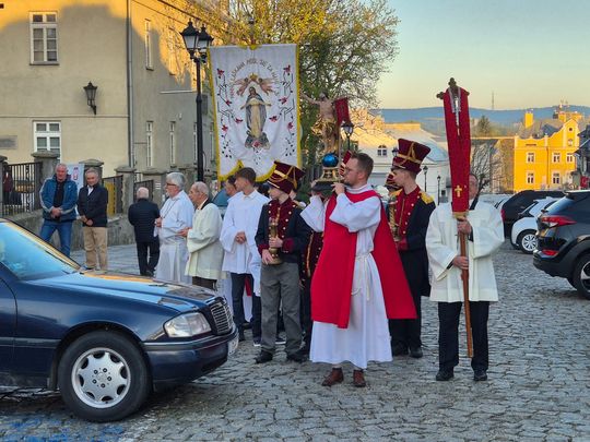 Procesja rezurekcyjna w Parafii pw. Rozesłania Świętych Apostołów w Chełmie [GALERIA ZDJĘĆ]