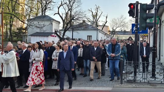 Procesja rezurekcyjna w Parafii pw. Rozesłania Świętych Apostołów w Chełmie [GALERIA ZDJĘĆ]