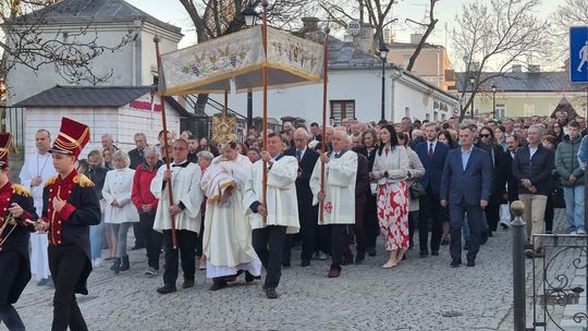 Procesja rezurekcyjna w Parafii pw. Rozesłania Świętych Apostołów w Chełmie [GALERIA ZDJĘĆ]