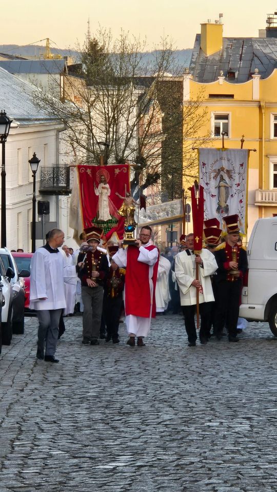 Procesja rezurekcyjna w Parafii pw. Rozesłania Świętych Apostołów w Chełmie [GALERIA ZDJĘĆ]