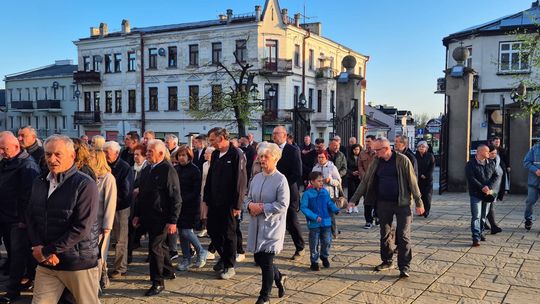 Procesja rezurekcyjna w Parafii pw. Rozesłania Świętych Apostołów w Chełmie [GALERIA ZDJĘĆ]