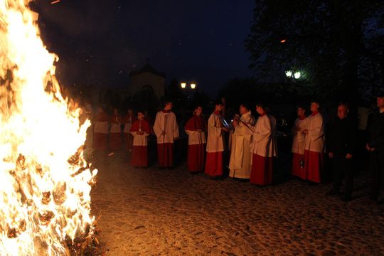 Wigilia Paschalna i procesja w Sanktuarium Matki Bożej Chełmskiej [GALERIA ZDJĘĆ]