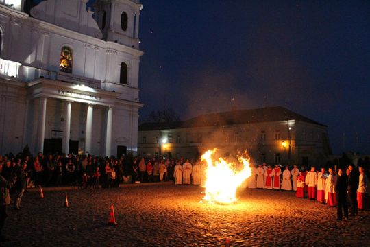 Wigilia Paschalna i procesja w Sanktuarium Matki Bożej Chełmskiej [GALERIA ZDJĘĆ]
