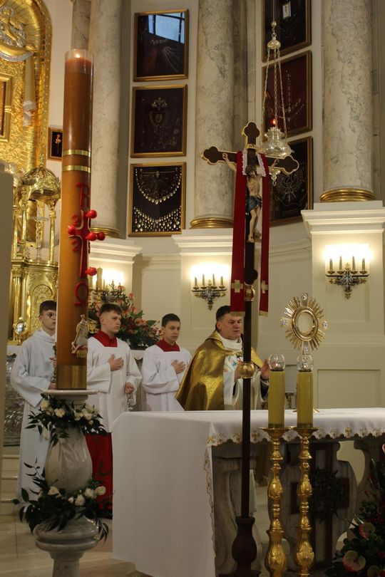 Wigilia Paschalna i procesja w Sanktuarium Matki Bożej Chełmskiej [GALERIA ZDJĘĆ]