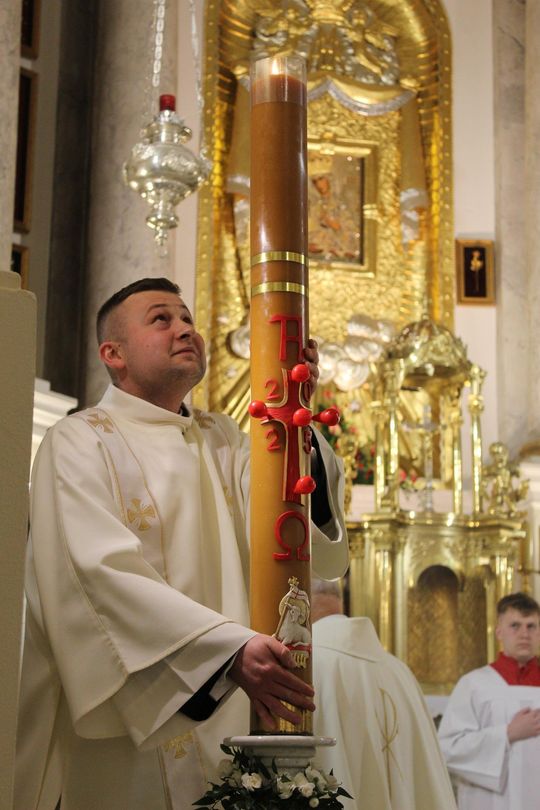 Wigilia Paschalna i procesja w Sanktuarium Matki Bożej Chełmskiej [GALERIA ZDJĘĆ]