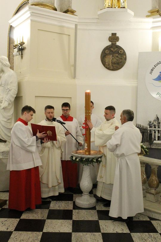 Wigilia Paschalna i procesja w Sanktuarium Matki Bożej Chełmskiej [GALERIA ZDJĘĆ]