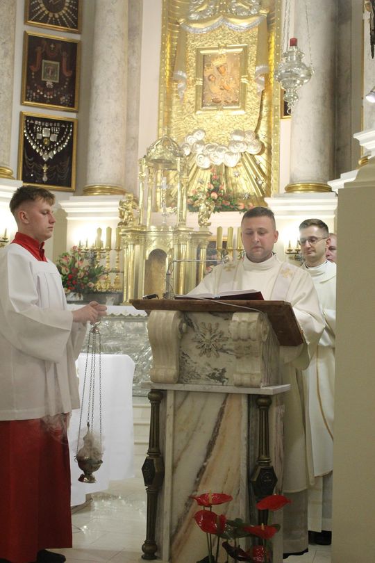 Wigilia Paschalna i procesja w Sanktuarium Matki Bożej Chełmskiej [GALERIA ZDJĘĆ]