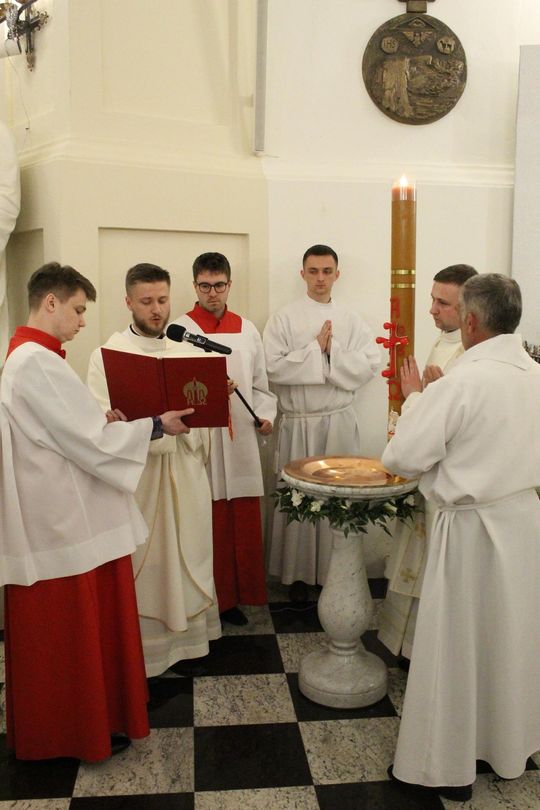 Wigilia Paschalna i procesja w Sanktuarium Matki Bożej Chełmskiej [GALERIA ZDJĘĆ]