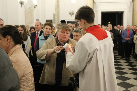 Wigilia Paschalna i procesja w Sanktuarium Matki Bożej Chełmskiej [GALERIA ZDJĘĆ]