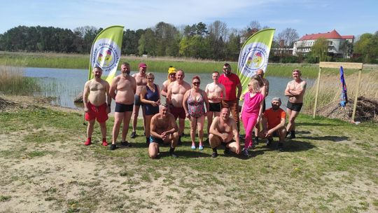 Śmigus-dyngus w Zalewie Tuligłowy. Krasnostawskie Karpie w lany poniedziałek [GALERIA ZDJĘĆ]