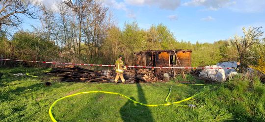 Gm. Kraśniczyn. Pożar domu w Zastawiu. 59-letni mężczyzna trafił do szpitala [ZDJĘCIA]
