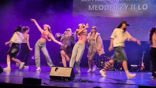 Chełm.  XXVI Prezentacje Artystyczne Młodzieży II LO w Chełmskim Domu Kultury [GALERIA ZDJĘĆ]