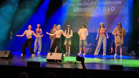 Chełm.  XXVI Prezentacje Artystyczne Młodzieży II LO w Chełmskim Domu Kultury [GALERIA ZDJĘĆ]