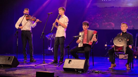 Chełm.  XXVI Prezentacje Artystyczne Młodzieży II LO w Chełmskim Domu Kultury [GALERIA ZDJĘĆ]